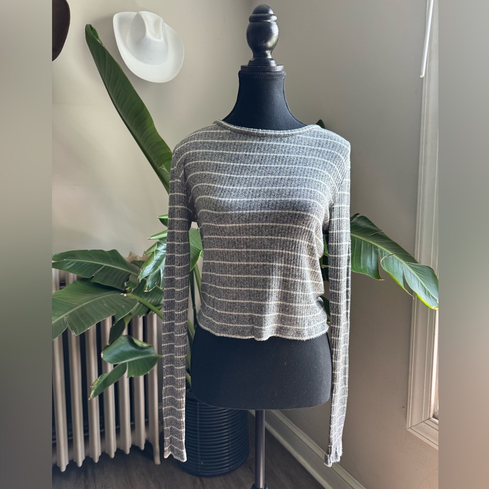 Brandy Melville Gray & White Striped w/ Ribbed Texture